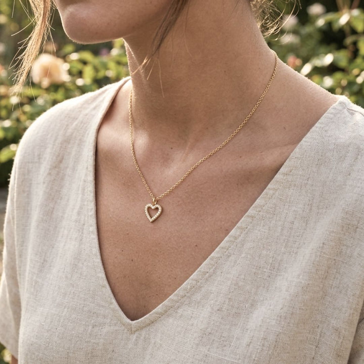 Dainty Bling Silhouette Heart Necklace